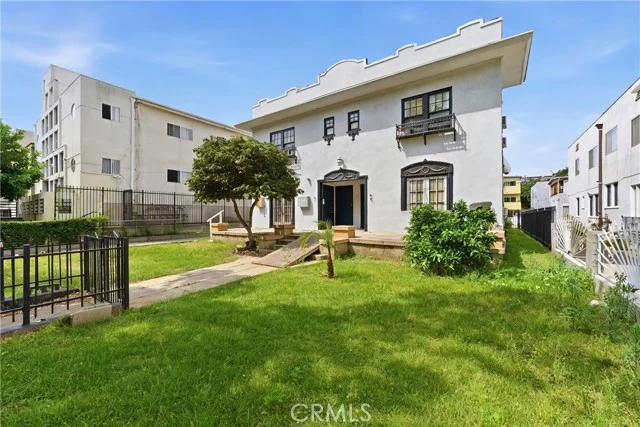 525 N Kenmore Avenue photo 3