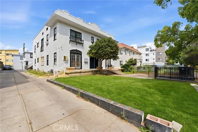 525 N Kenmore Avenue photo 4