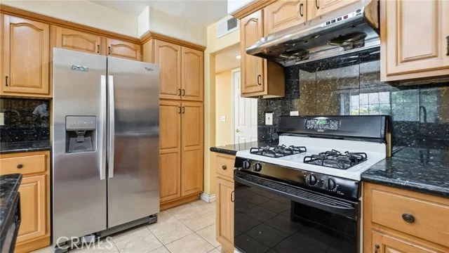 7432 Bellingham Ave photo 4