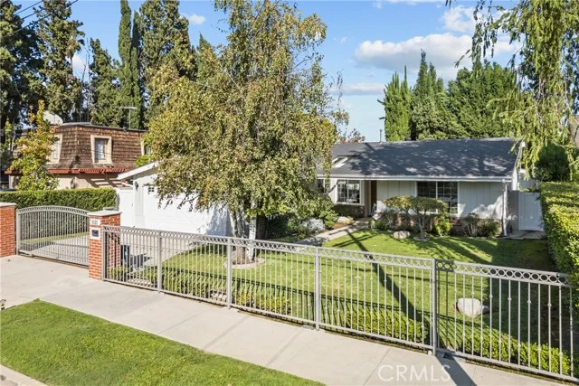 5522 Murietta Avenue photo 2