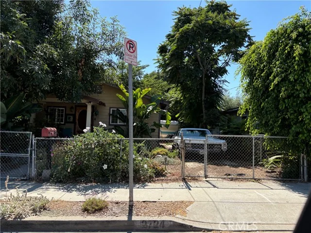 2724 Queen Street photo 3