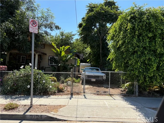2724 Queen Street photo 4