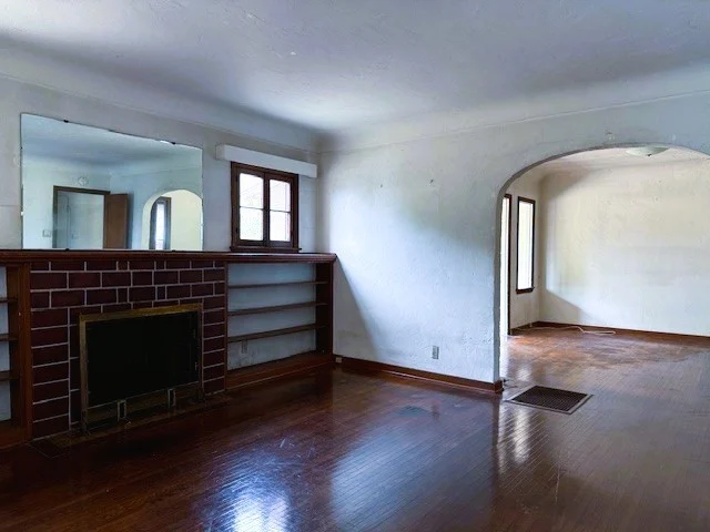 9432 S Hobart Boulevard photo 2
