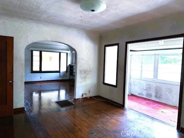9432 S Hobart Boulevard photo 5