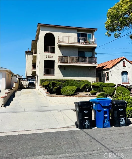 1152 W. 24th St. photo 2