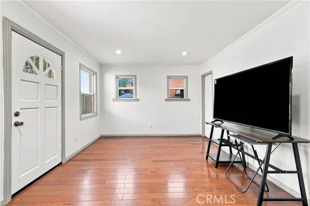 233 E Louise Street photo 3