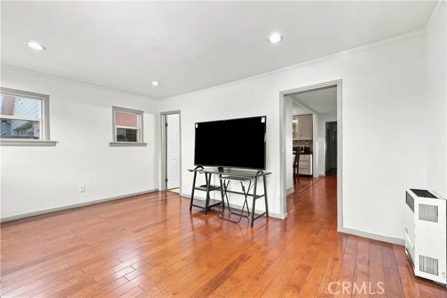 233 E Louise Street photo 4
