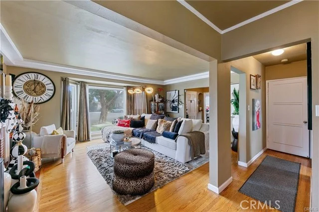 3907 Edgehill Drive photo 2