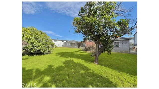 1633 Artesia photo 4