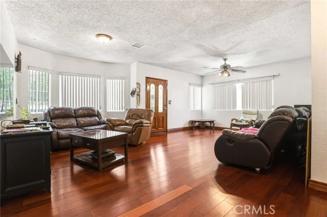 5654 Stansbury photo 2