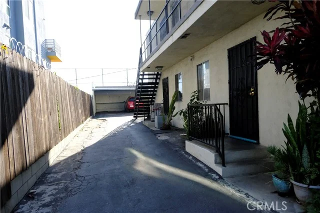 1110 S Kenmore photo 3