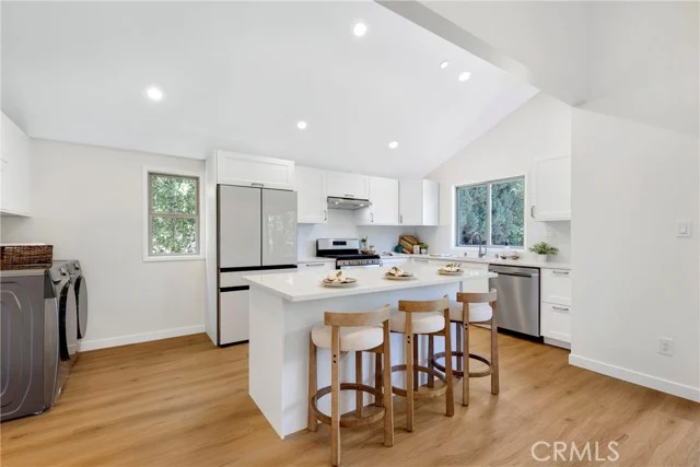 5759 Jamieson Avenue photo 4