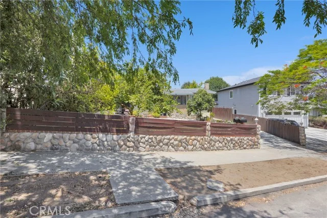2415 Langdale photo 2