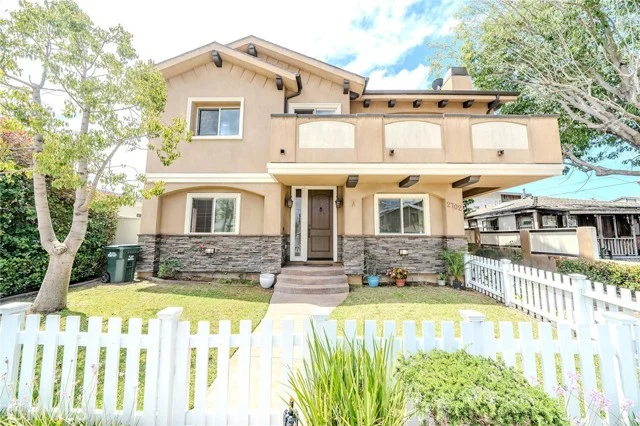 2702 Gates Avenue #A, Redondo Beach