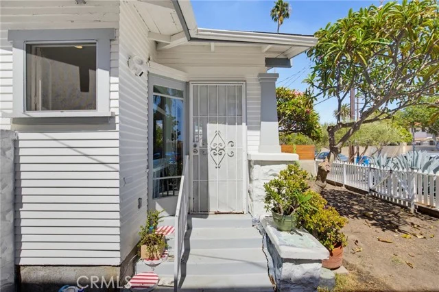 2637 S Pacific Avenue photo 3