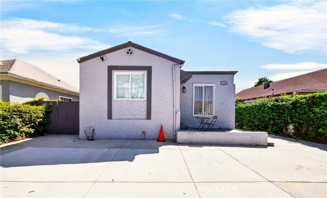 1302 W 35th, Los Angeles