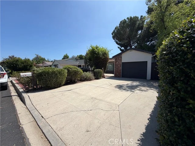 22538 Berdon Street photo 2