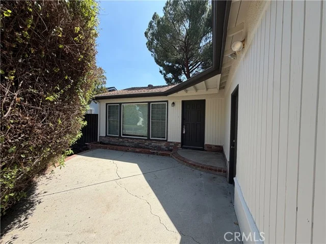 22538 Berdon Street photo 3