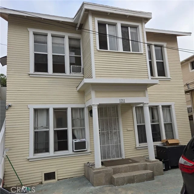 1211 Elden Ave. photo 3