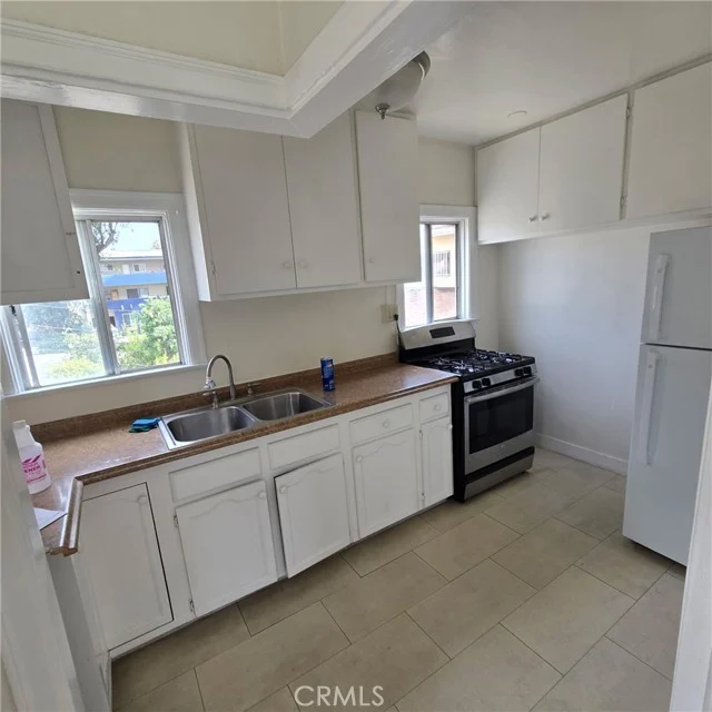 1211 Elden Ave. photo 4