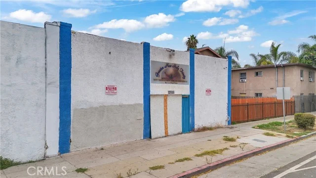 10808 S Broadway photo 2