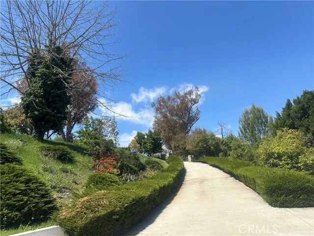 60 Crest Road E photo 2