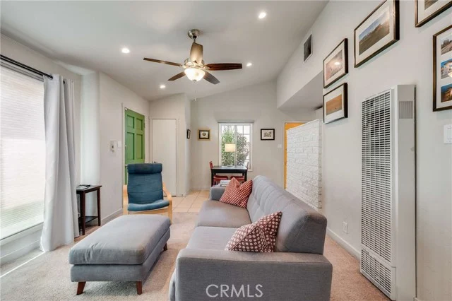 409 E Pleasant photo 5