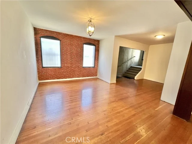 606 E 6th Street photo 5