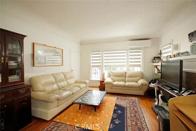 1547 S Wilton photo 3