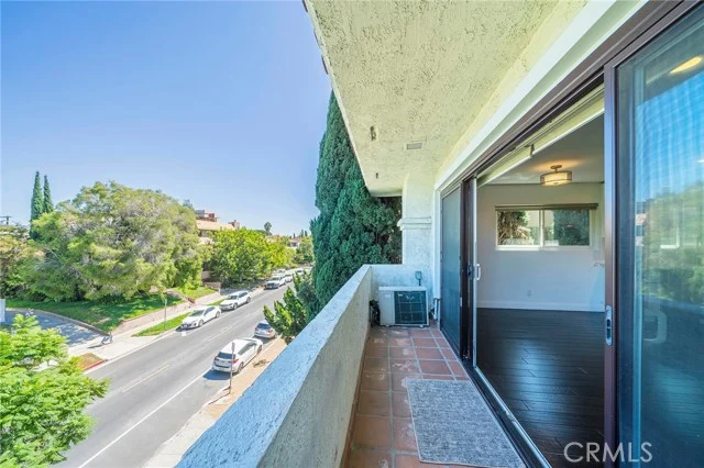 1601 Veteran Avenue photo 4