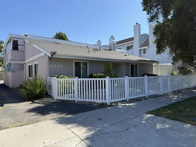 15149 Victory Boulevard, Van Nuys