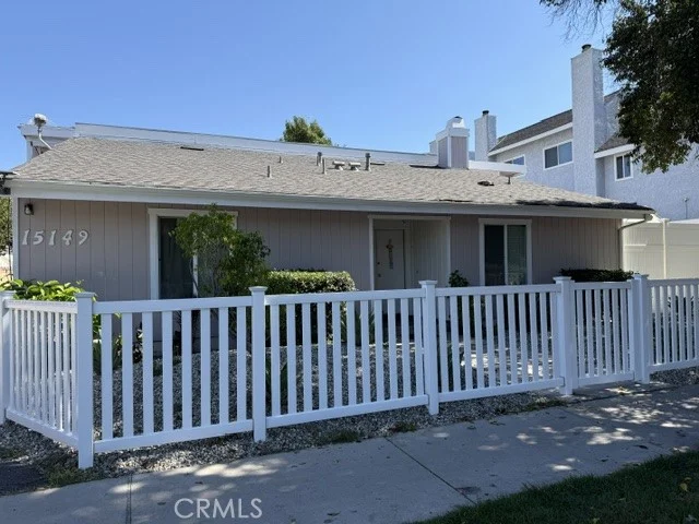 15149 Victory Boulevard photo 3