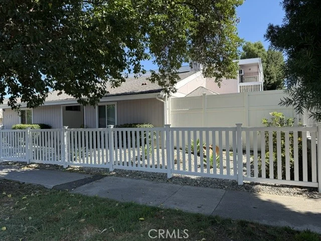 15149 Victory Boulevard photo 4