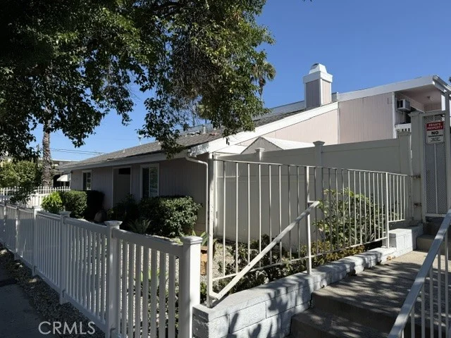 15149 Victory Boulevard photo 5