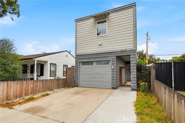 243 E Home photo 2