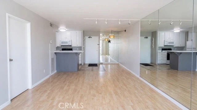 1750 E Ocean #503 photo 4