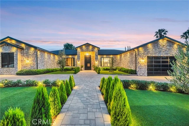 5507 Vanalden, Tarzana