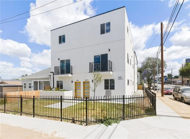2843 Folsom photo 2