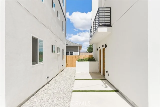 2843 Folsom photo 3