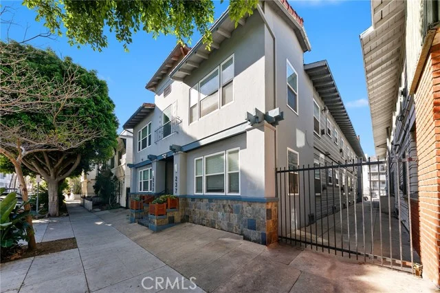 235 Linden photo 3