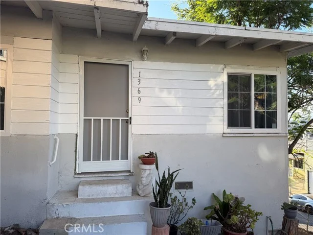 1369 Volney, Los Angeles