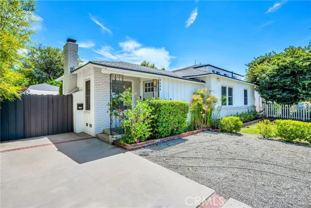 5644 Tobias Avenue photo 2