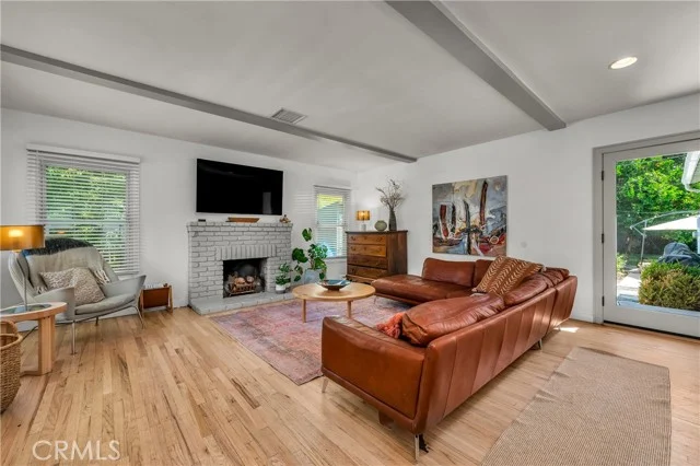 5644 Tobias Avenue photo 4