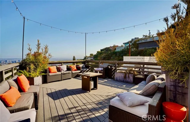 8835 Evanview photo 2