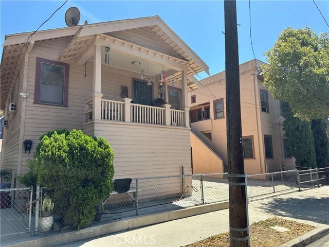 2134 Magnolia photo 5