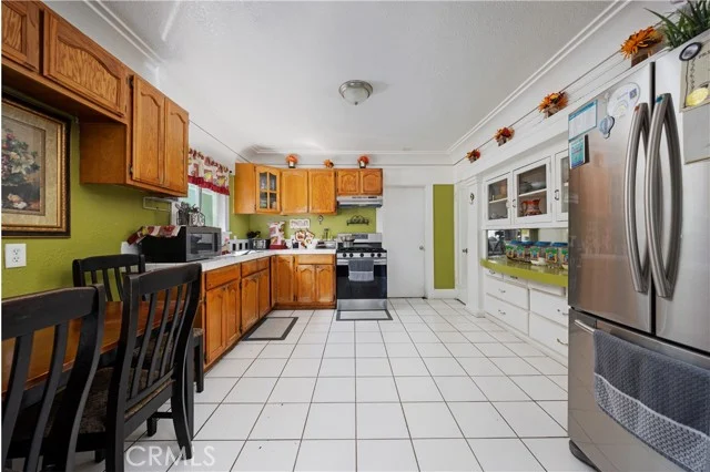 643 Elm Avenue photo 4