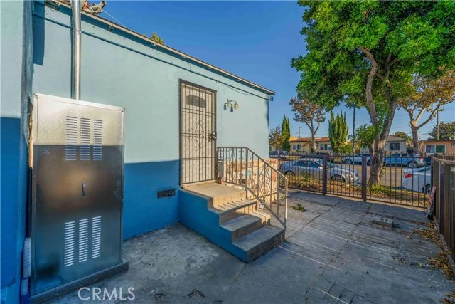 6121 E Olympic photo 3