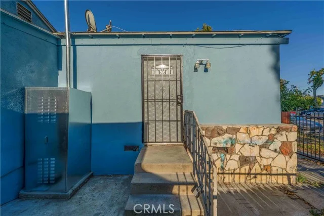 6121 E Olympic photo 4