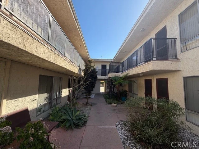 25711 Frampton photo 3