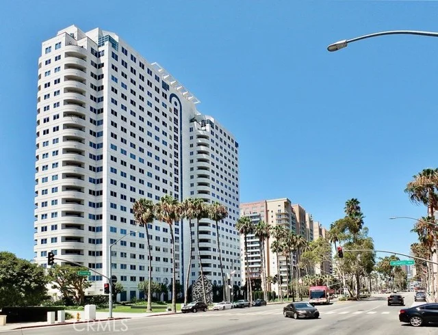 525 E Seaside Way 1007 photo 2